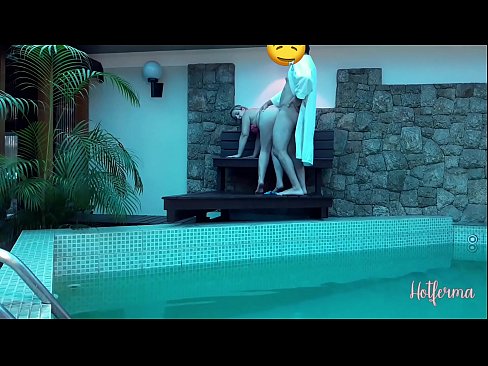 ❤️ El cap convida la criada a la piscina, però no va poder resistir-se a una calor ️❌ Vídeo de merda  al porno ca.punkbass.ru ❌️❤